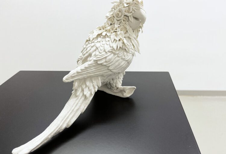 Noemí Iglesias. “El Gran”, 2021. Técnica floral hecha a mano. Porcelana cocida a 1.280º por oxidación. (23x10x15 cm)