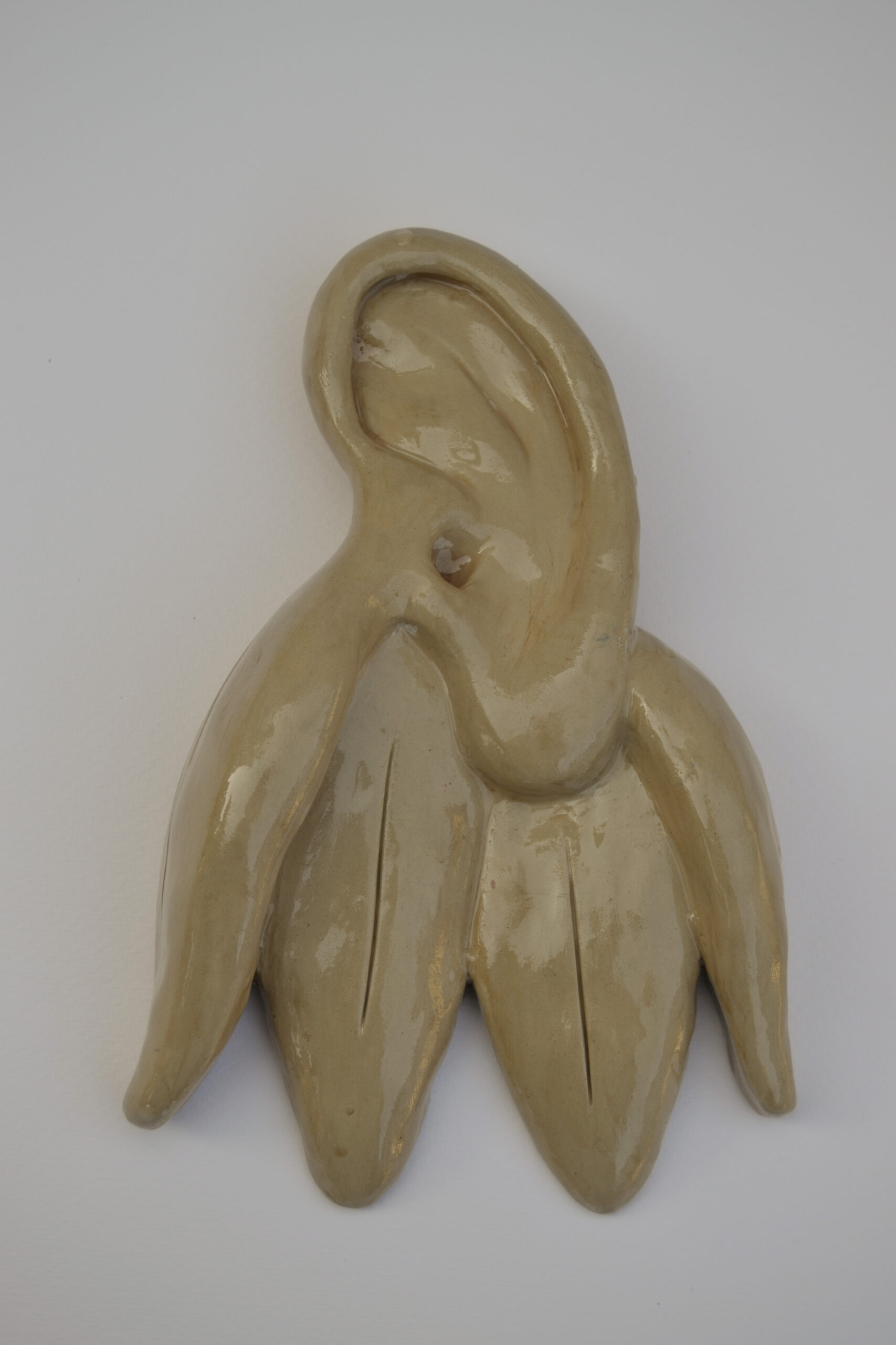 Rosalía Banet Oreja-lenguas, 2025. Barro y resina de epoxi. 20x12x5 cm