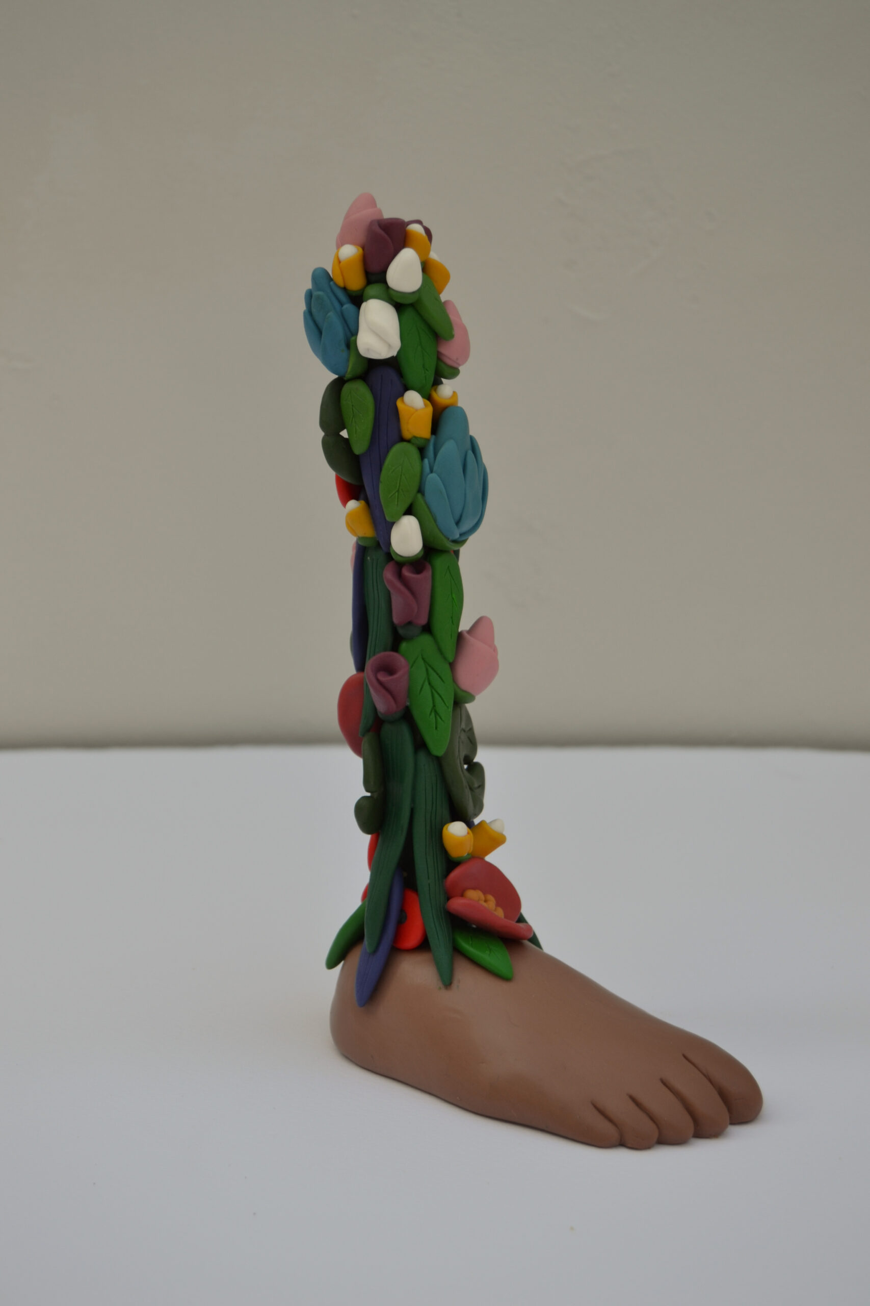 Rosalía Banet Tótem 8, 2025. Fimo. 23x11,2x4,8 cm
